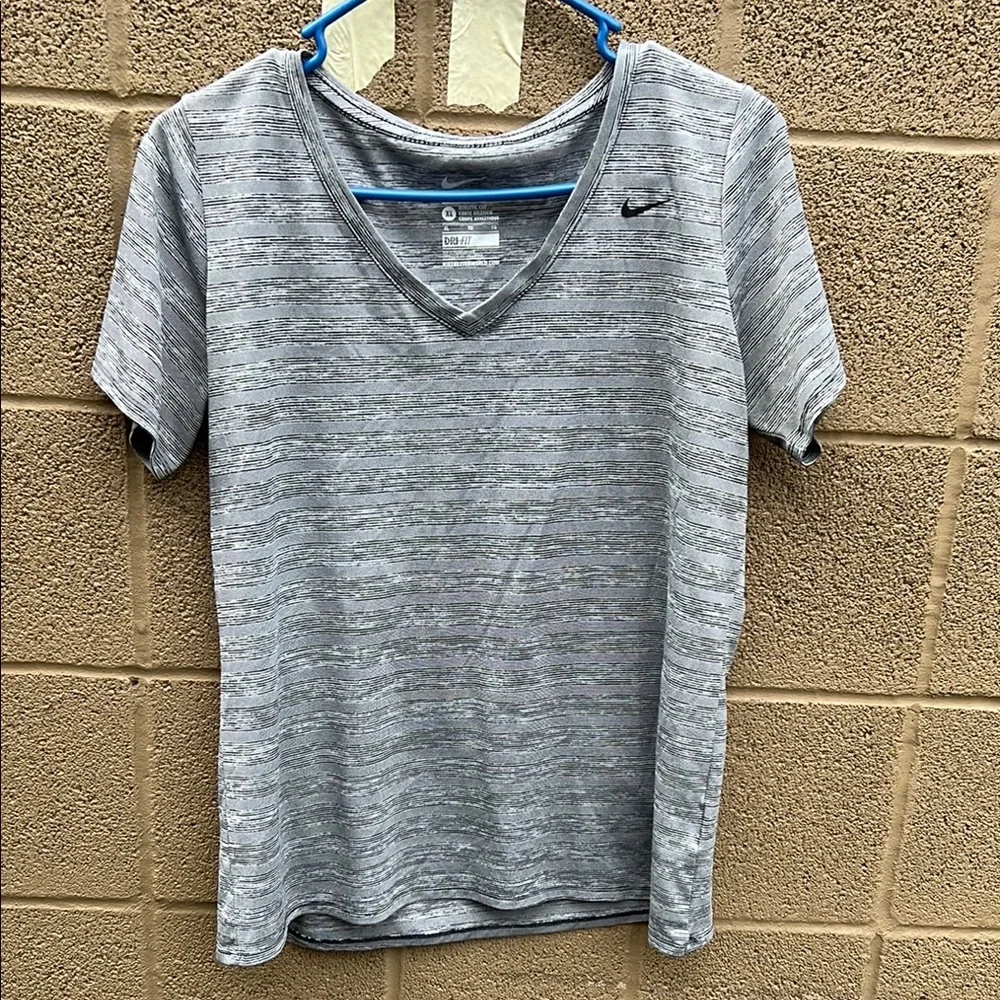 Nike Dri Fit Women's Gray V-Neck Top Size‎ XL